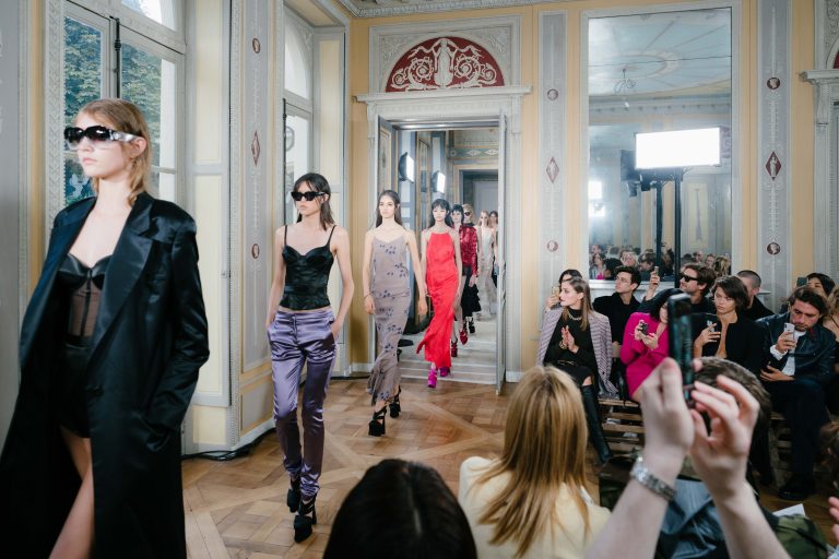 Constance Jablonski au premier rang chez Olivier Theyskens Say Who