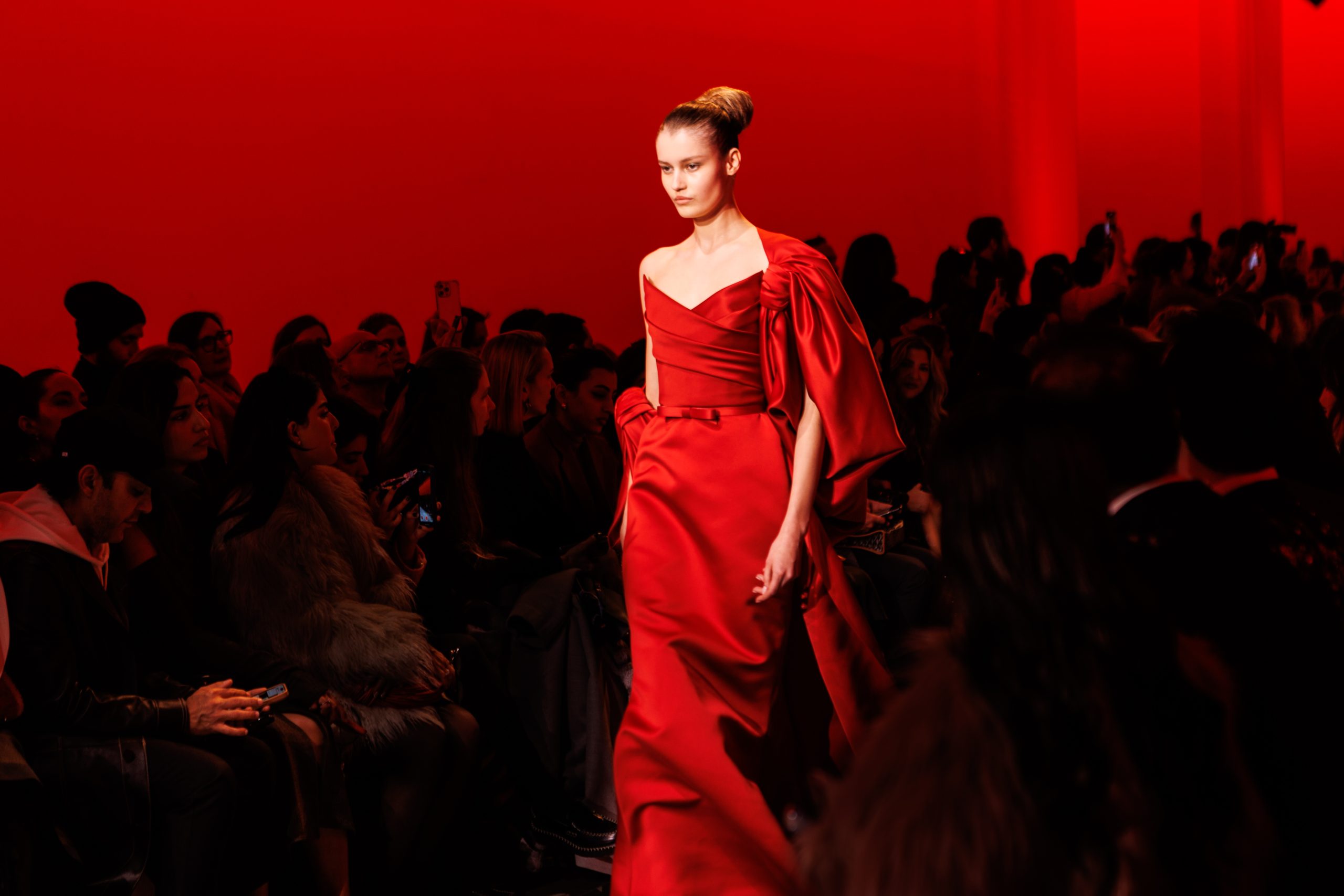 Le rouge incandescent d'Elie Saab ?� la Fashion Week parisienne
