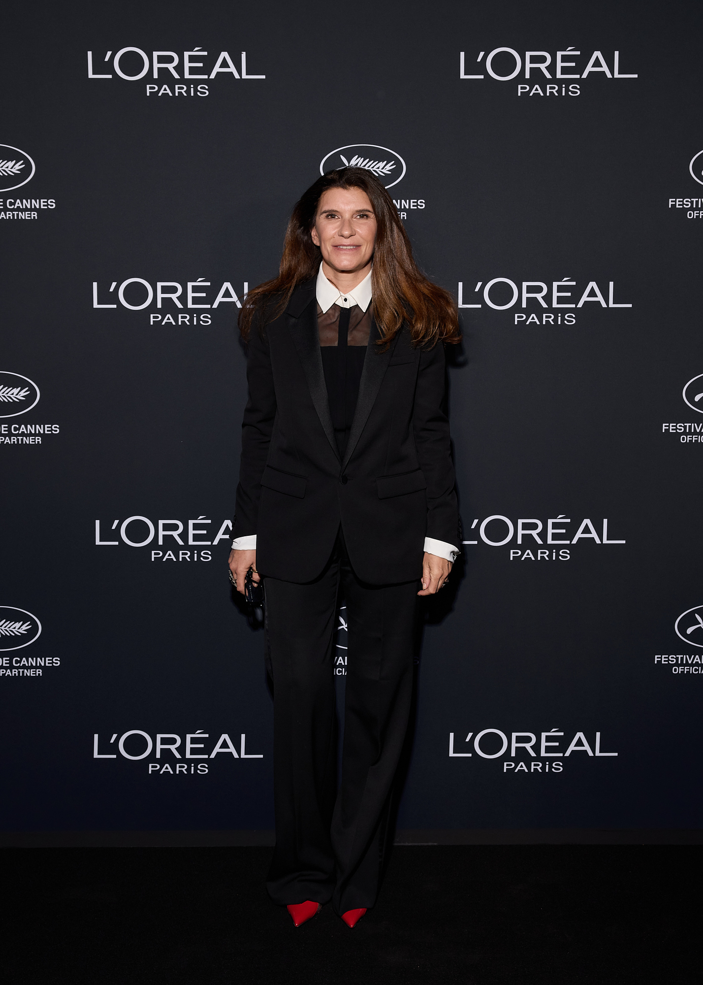  - Viv Li Receives the Fourth Lights On Women’s Worth Award for Her Film “Across the Waters”