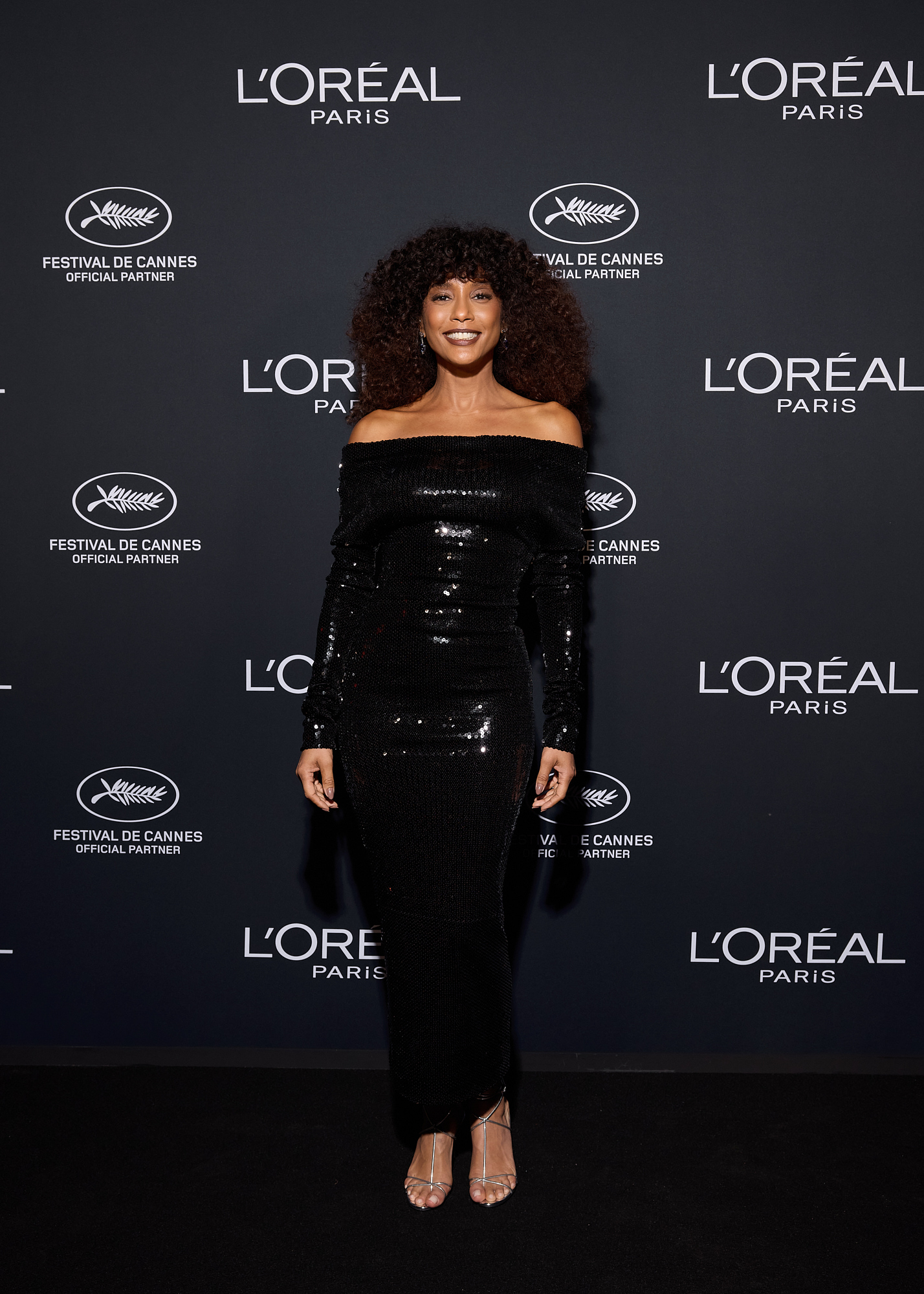  - La soirée Lights on Women’s Worth Award de L’Oréal Paris récompense Viv Li pour « Across the Waters »
