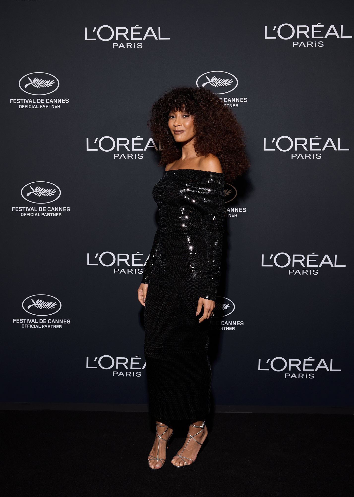  - La soirée Lights on Women’s Worth Award de L’Oréal Paris récompense Viv Li pour « Across the Waters »