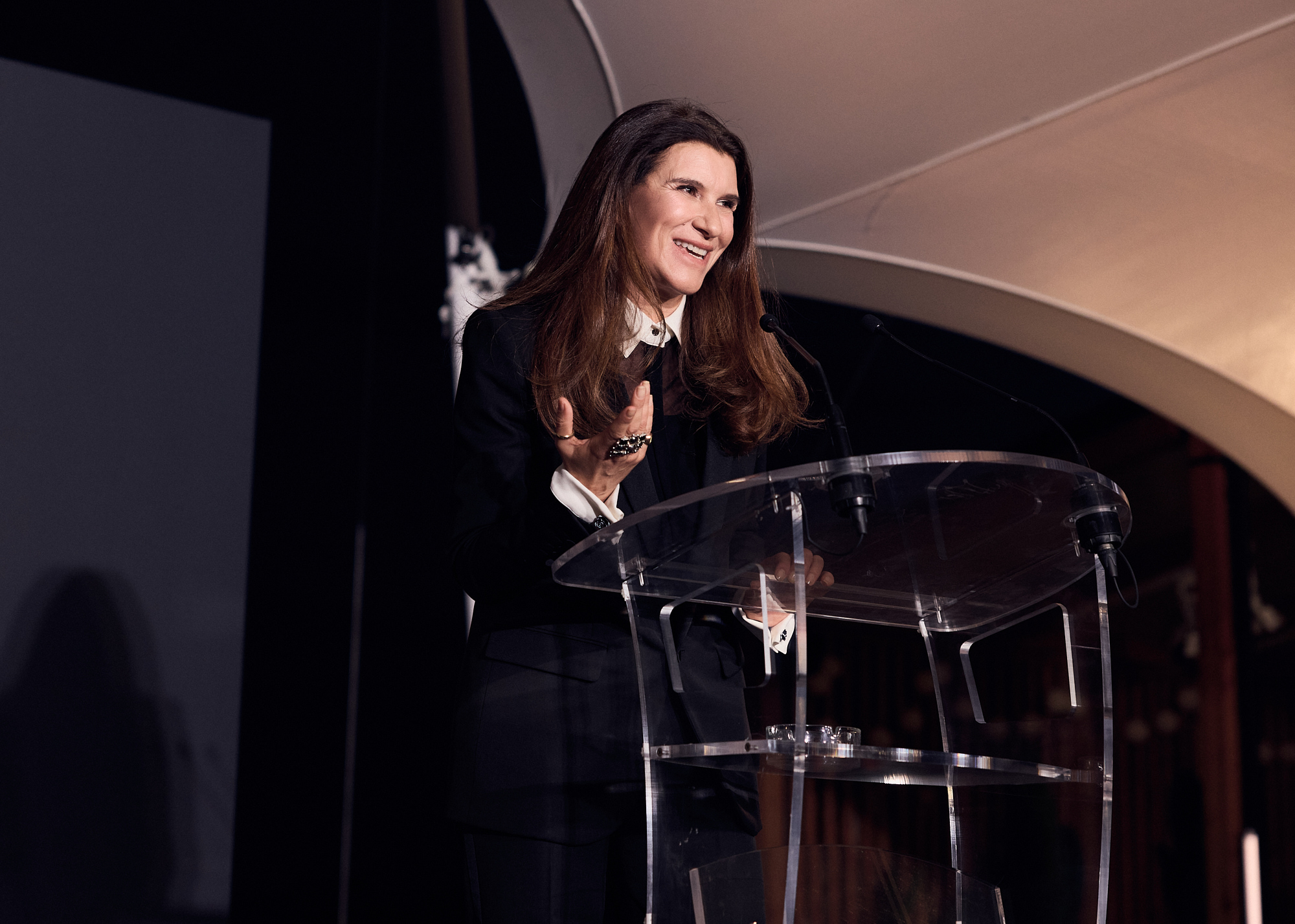  - Viv Li Receives the Fourth Lights On Women’s Worth Award for Her Film “Across the Waters”