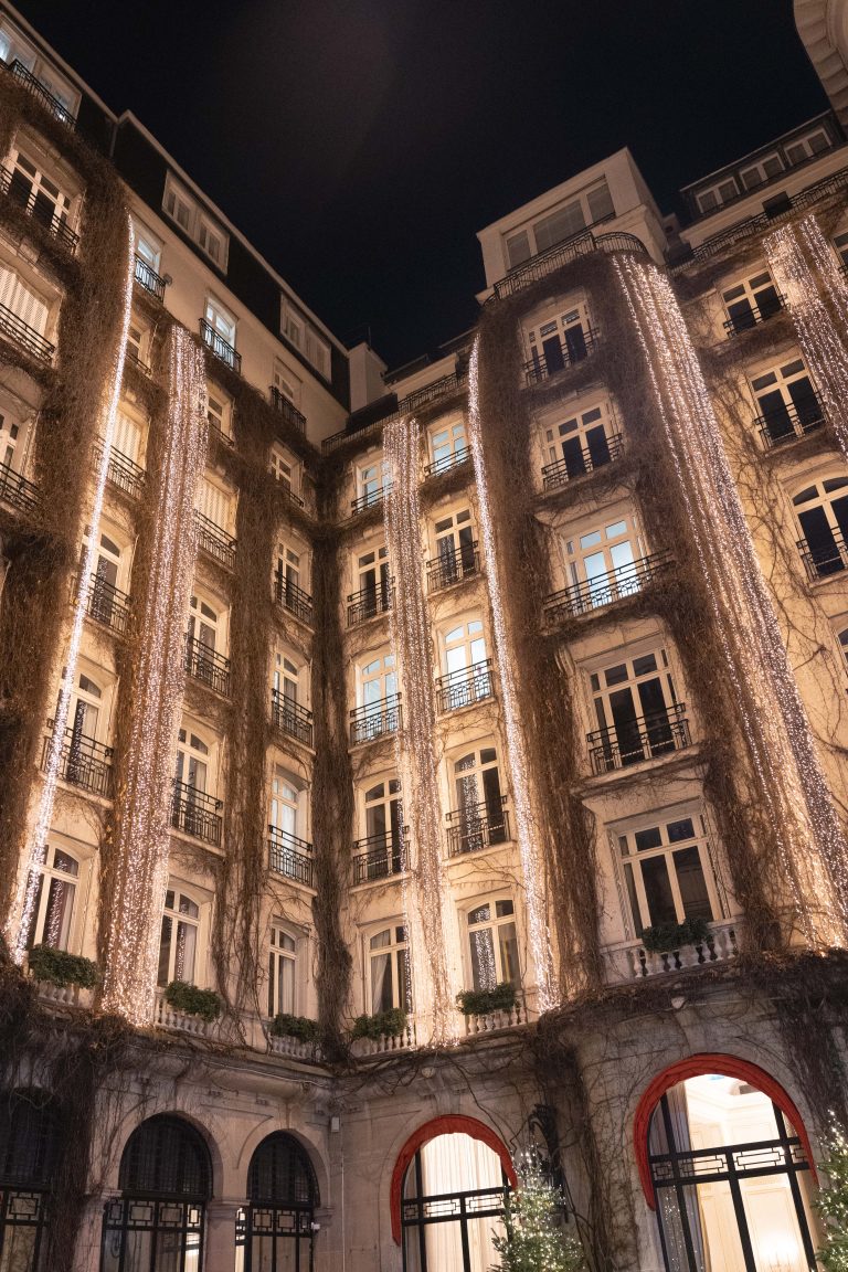 Les designs de Maison Rama Rilys à l’honneur au Plaza Athénée