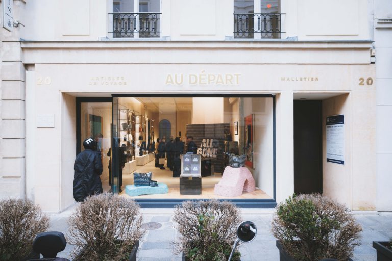 Michael Dupouy célèbre « ALL GONE 2024 » le temps d’une dédicace chez Au Depart