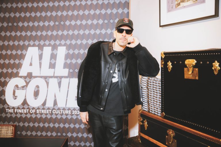  - Michael Dupouy célèbre « ALL GONE 2024 » le temps d’une dédicace chez Au Depart