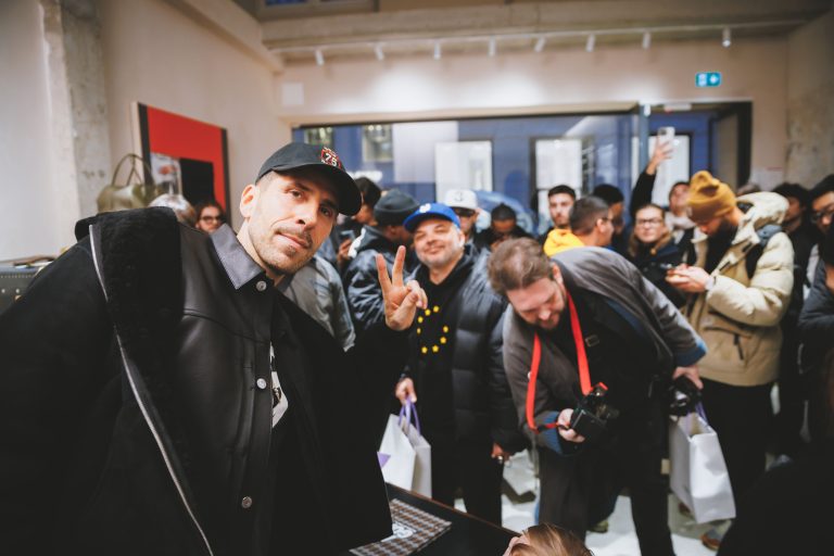  - Michael Dupouy célèbre « ALL GONE 2024 » le temps d’une dédicace chez Au Depart