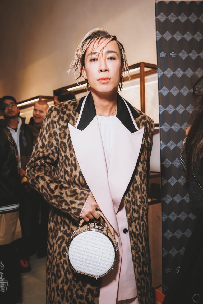  - Michael Dupouy célèbre « ALL GONE 2024 » le temps d’une dédicace chez Au Depart