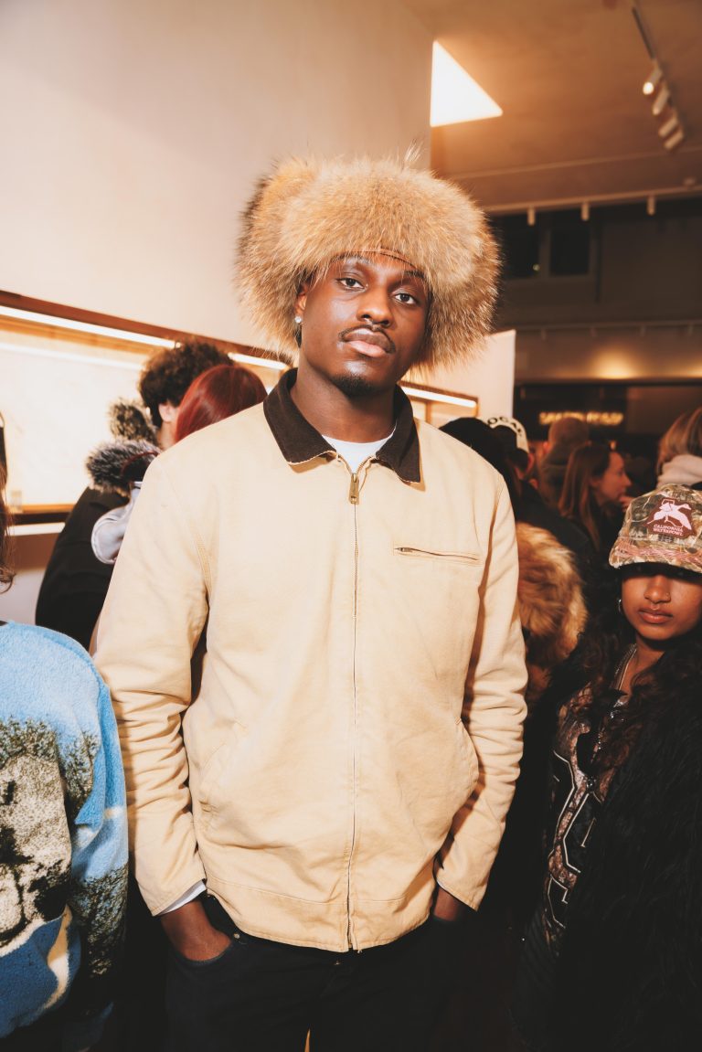  - Michael Dupouy célèbre « ALL GONE 2024 » le temps d’une dédicace chez Au Depart