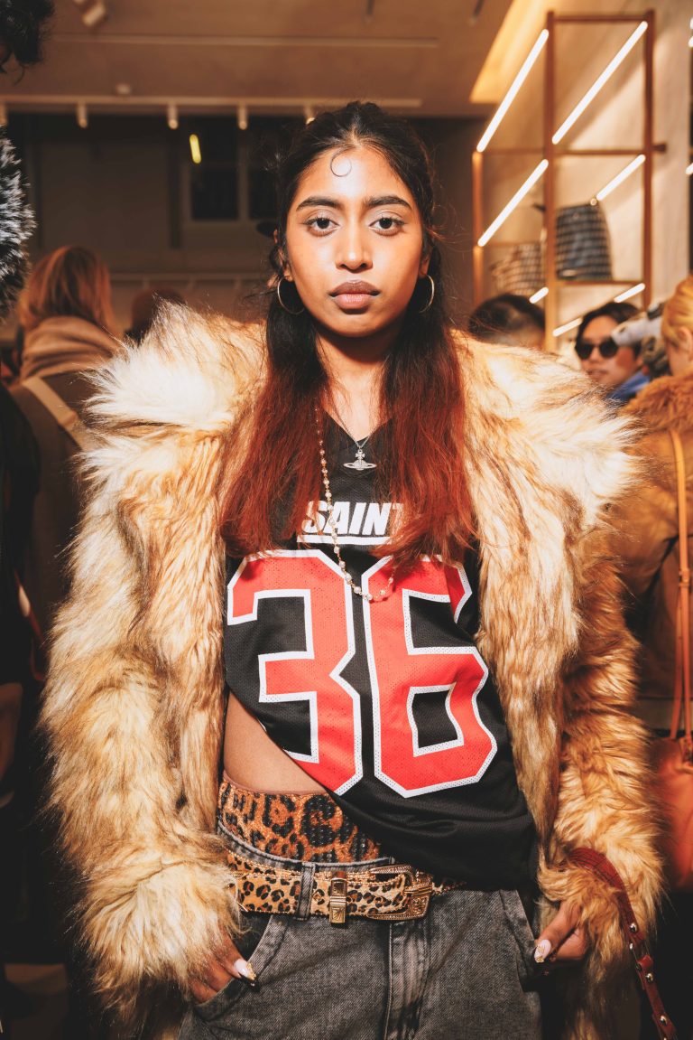  - Michael Dupouy célèbre « ALL GONE 2024 » le temps d’une dédicace chez Au Depart