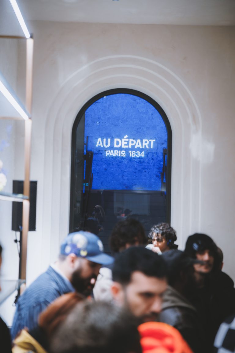 Michael Dupouy célèbre « ALL GONE 2024 » le temps d’une dédicace chez Au Depart