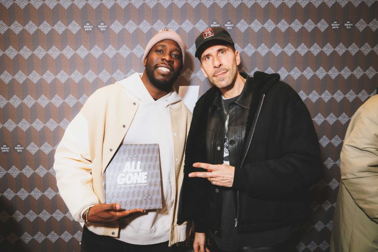  - Michael Dupouy célèbre « ALL GONE 2024 » le temps d’une dédicace chez Au Depart