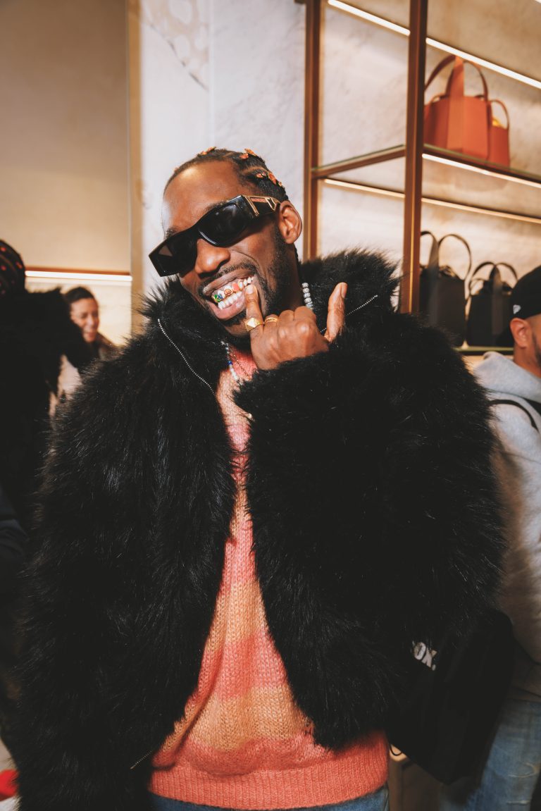  - Michael Dupouy célèbre « ALL GONE 2024 » le temps d’une dédicace chez Au Depart