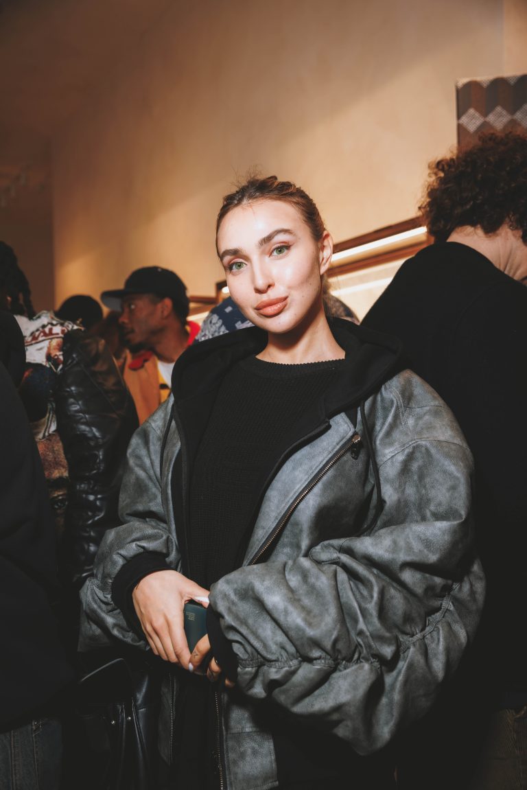  - Michael Dupouy célèbre « ALL GONE 2024 » le temps d’une dédicace chez Au Depart