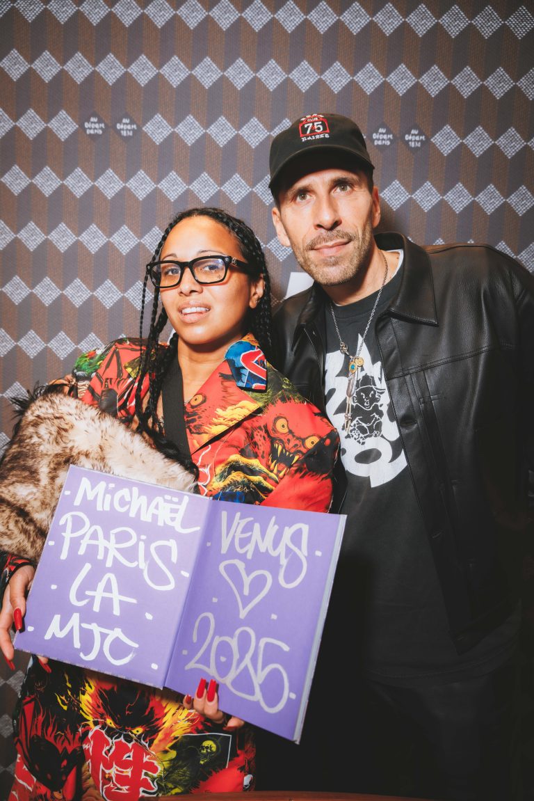  - Michael Dupouy célèbre « ALL GONE 2024 » le temps d’une dédicace chez Au Depart