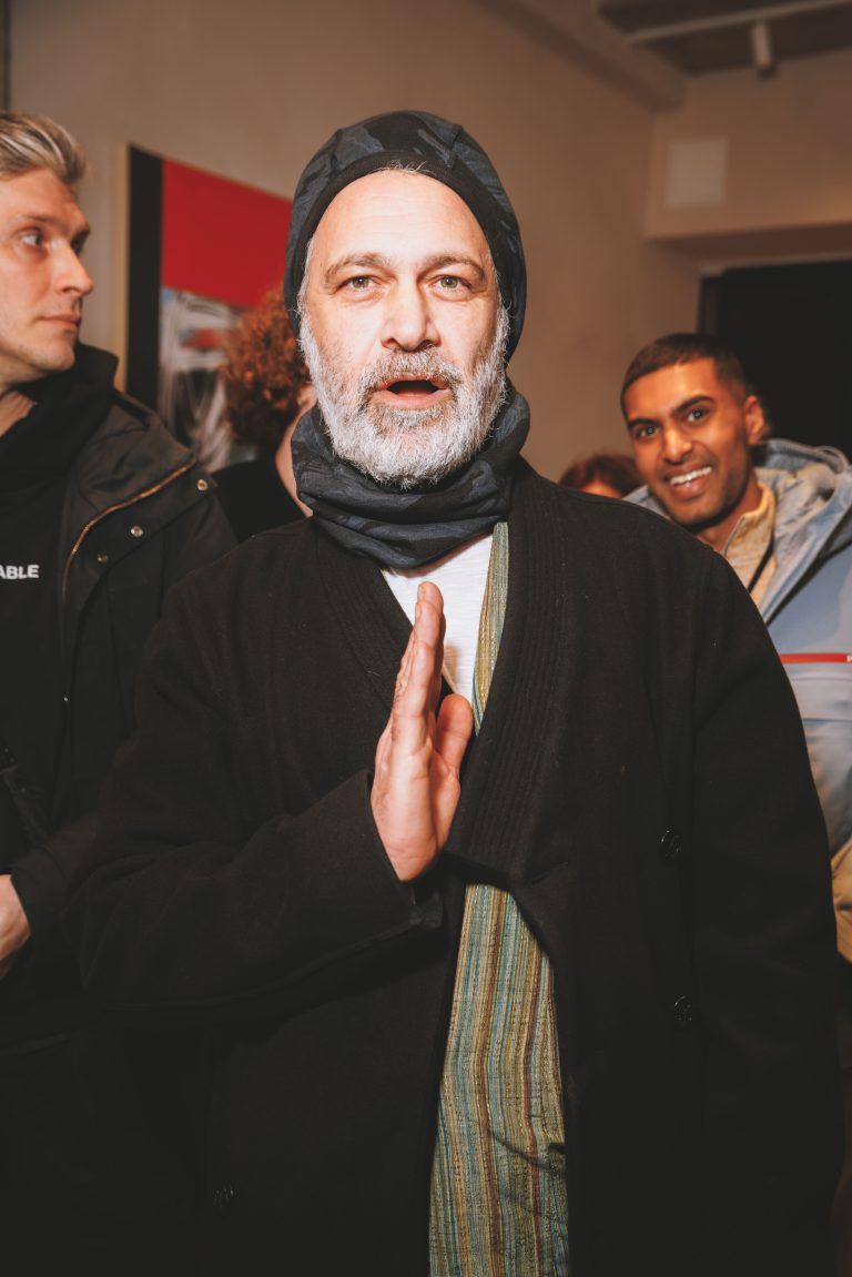  - Michael Dupouy célèbre « ALL GONE 2024 » le temps d’une dédicace chez Au Depart