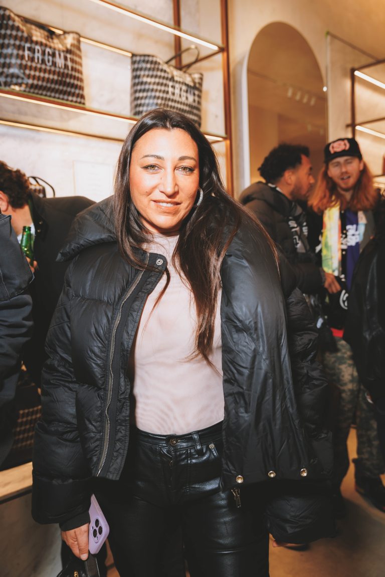  - Michael Dupouy célèbre « ALL GONE 2024 » le temps d’une dédicace chez Au Depart