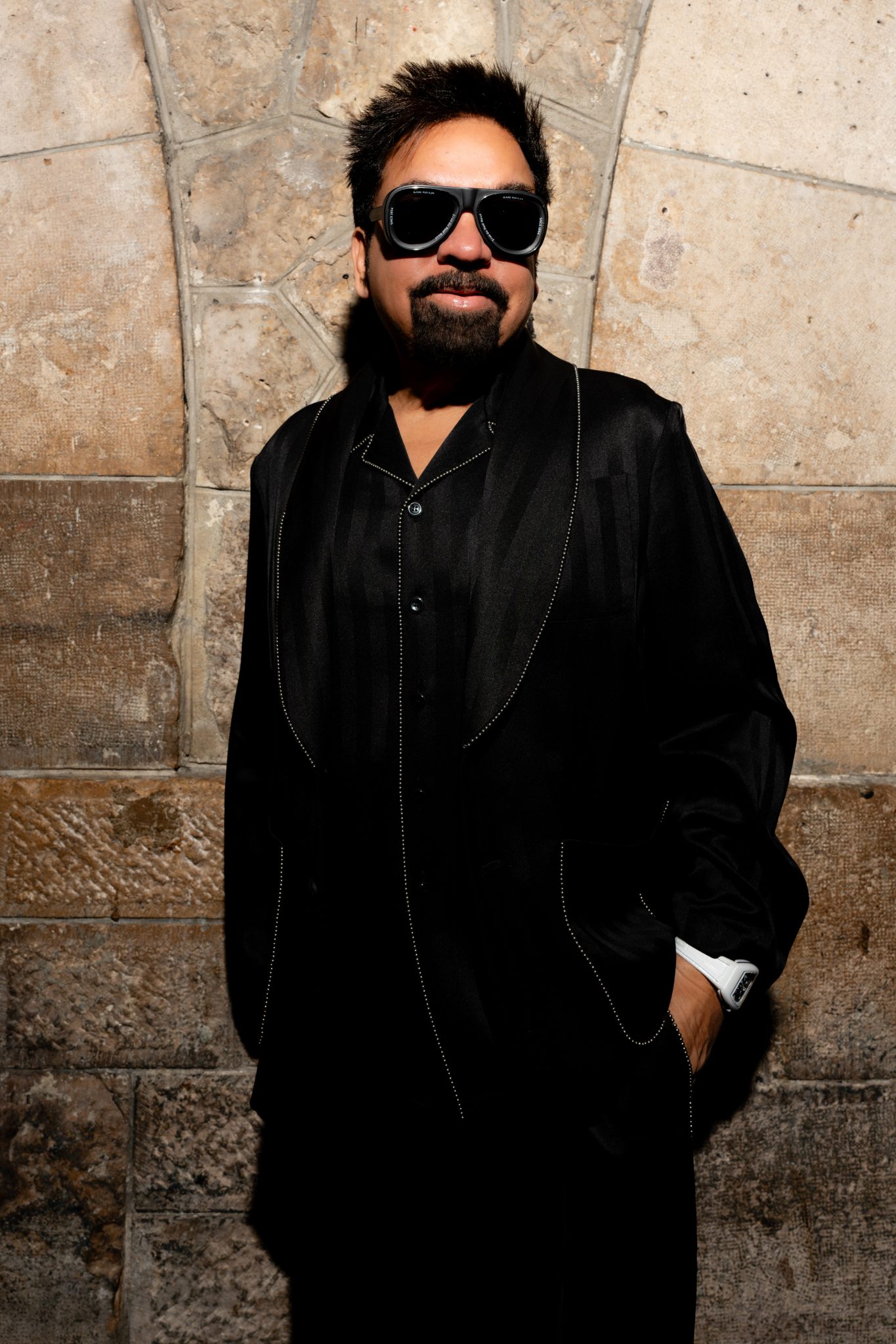  - Gaurav Gupta célèbre la résilience « à travers les flammes »