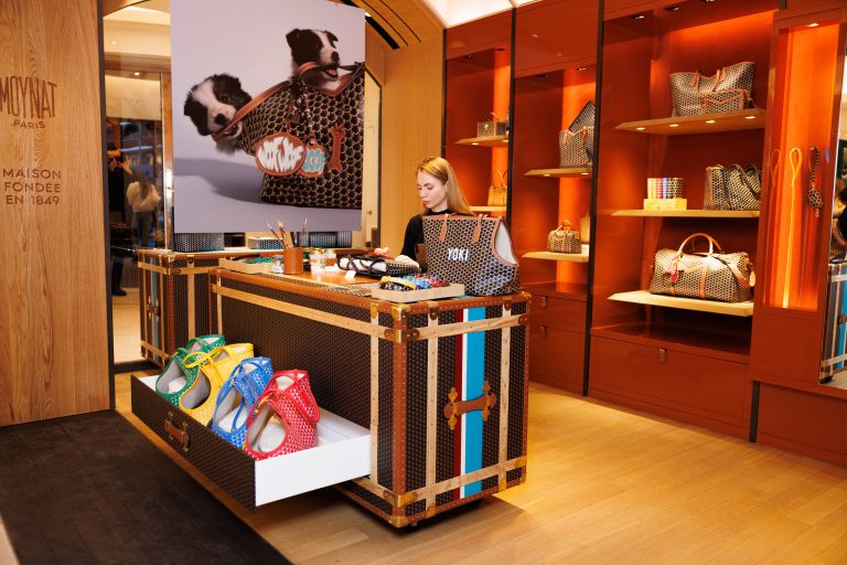 Moynat lance sa collection exclusive pour animaux au Bon Marché