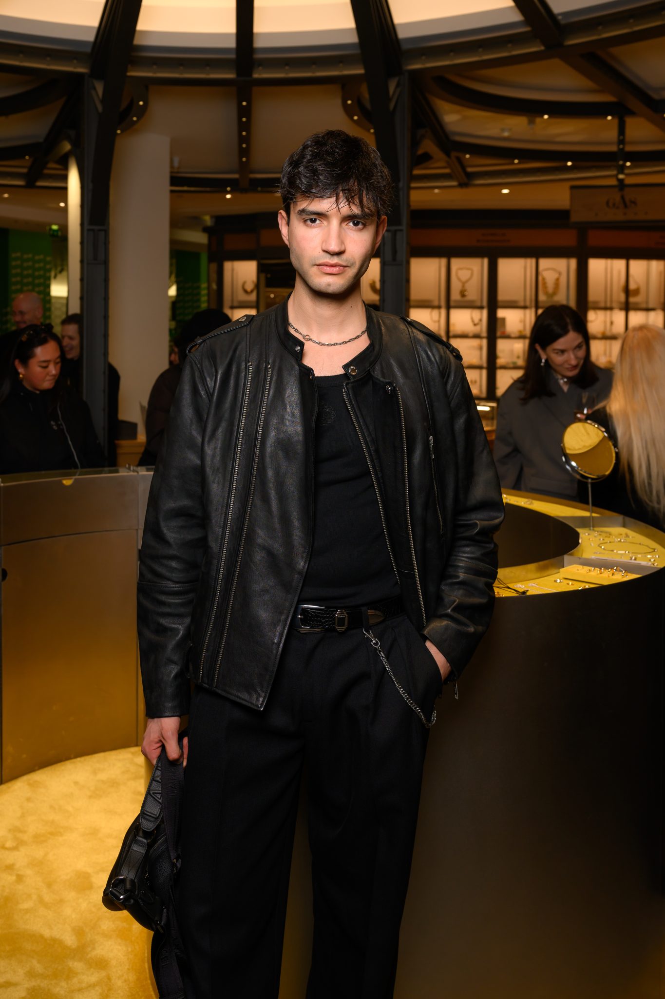  - AVGVST et Young Emperors s’associent le temps d’un Pop-Up signé Crosby Studios