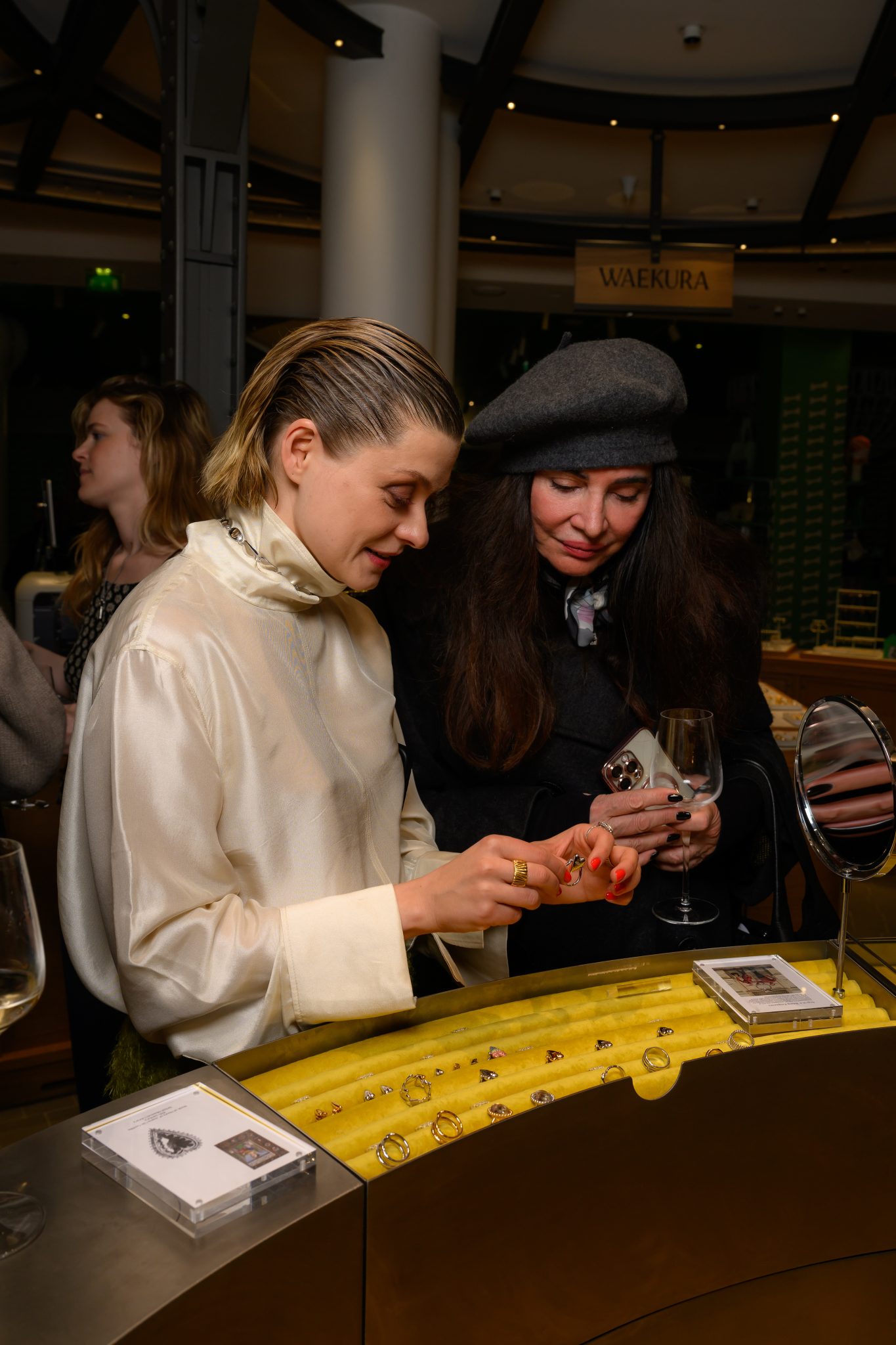  - AVGVST et Young Emperors s’associent le temps d’un Pop-Up signé Crosby Studios