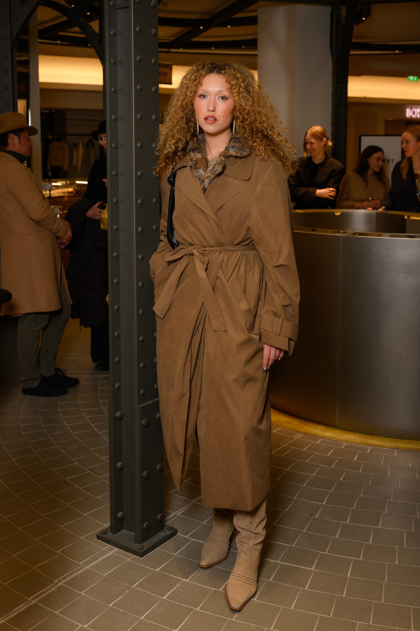  - AVGVST et Young Emperors s’associent le temps d’un Pop-Up signé Crosby Studios