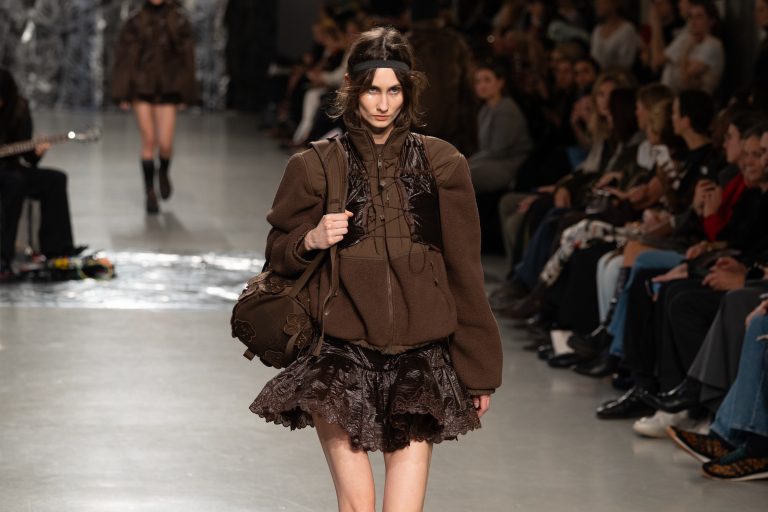 “Untitled Flowers”, un avant-goût du printemps signé Cecilie Bahnsen