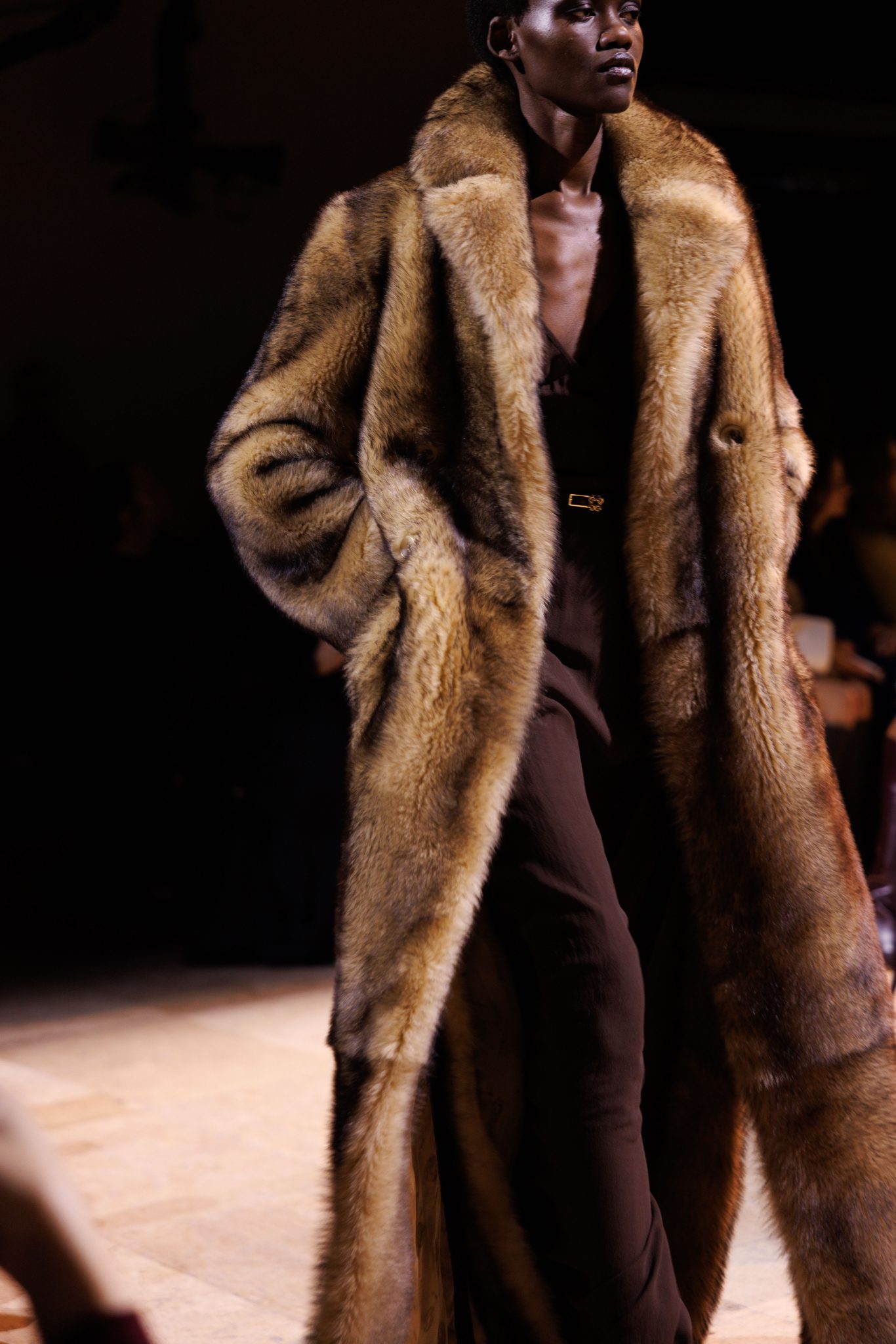  - Elie Saab FW 25/26 : une sophistication mondaine et alpine