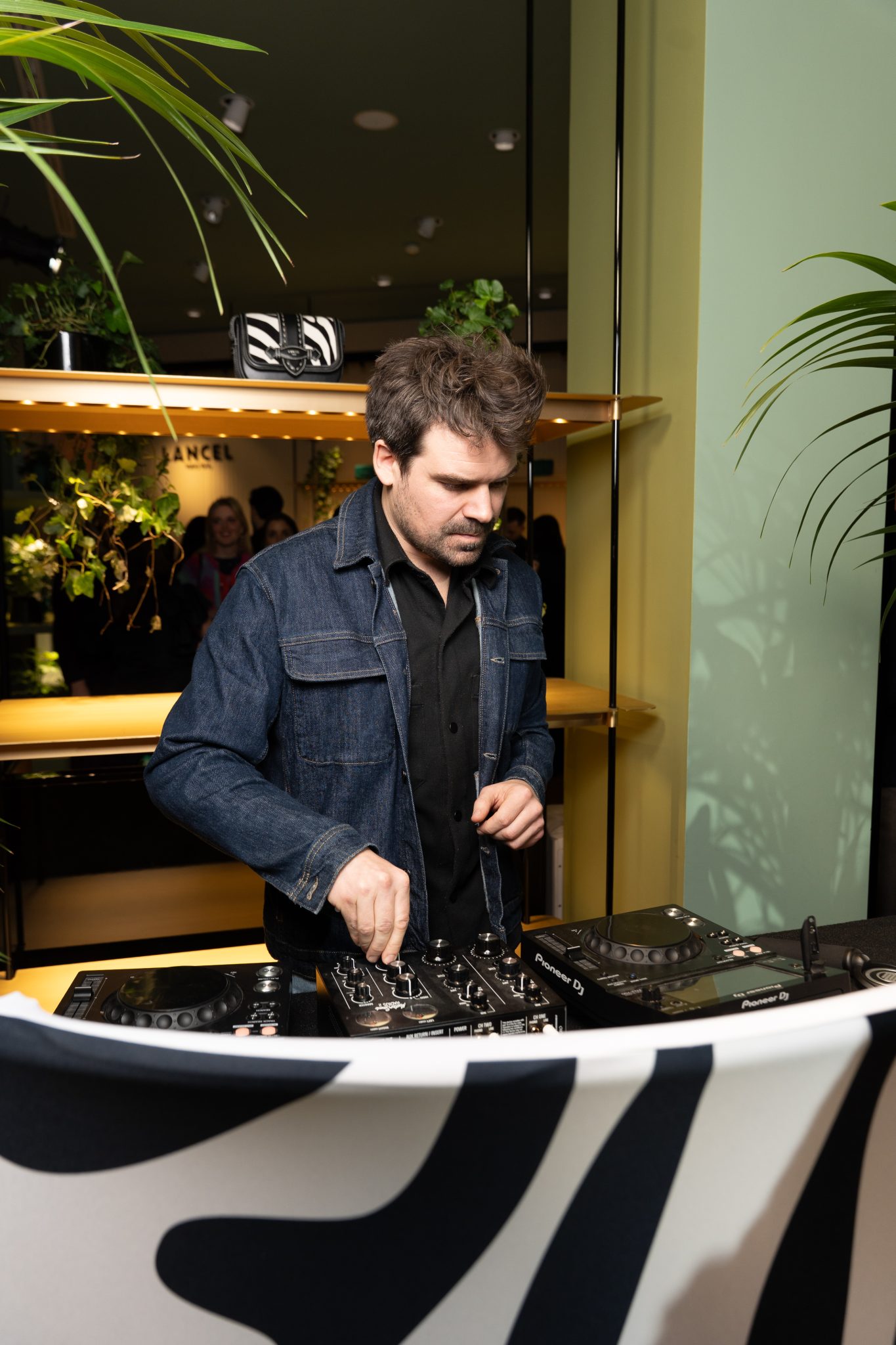  - LANCEL réinvente son héritage avec une collection zébrée