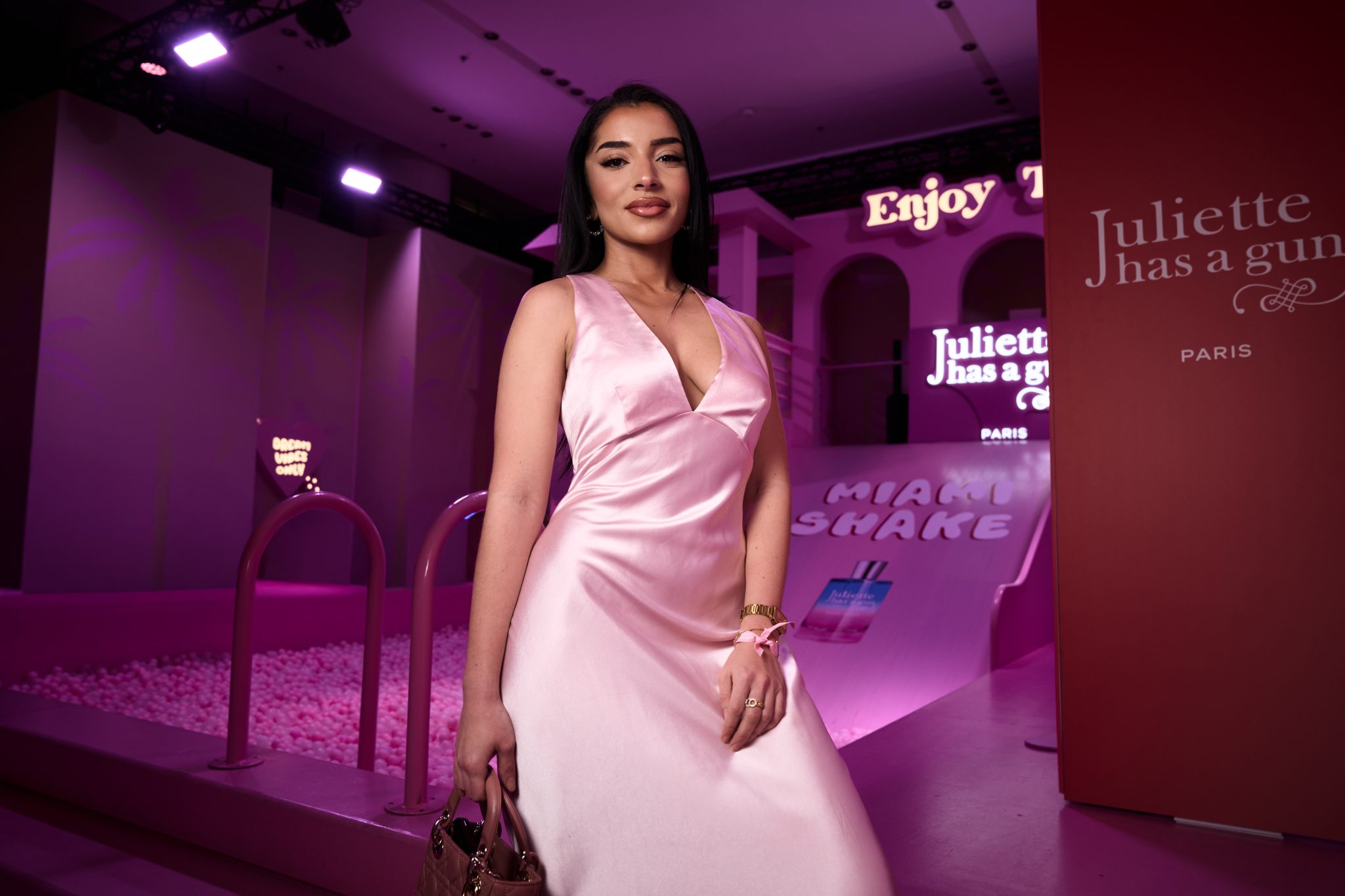  - Miami Shake, le nouveau parfum de la maison Juliette has a gun s’empare du Carrousel du Louvre !