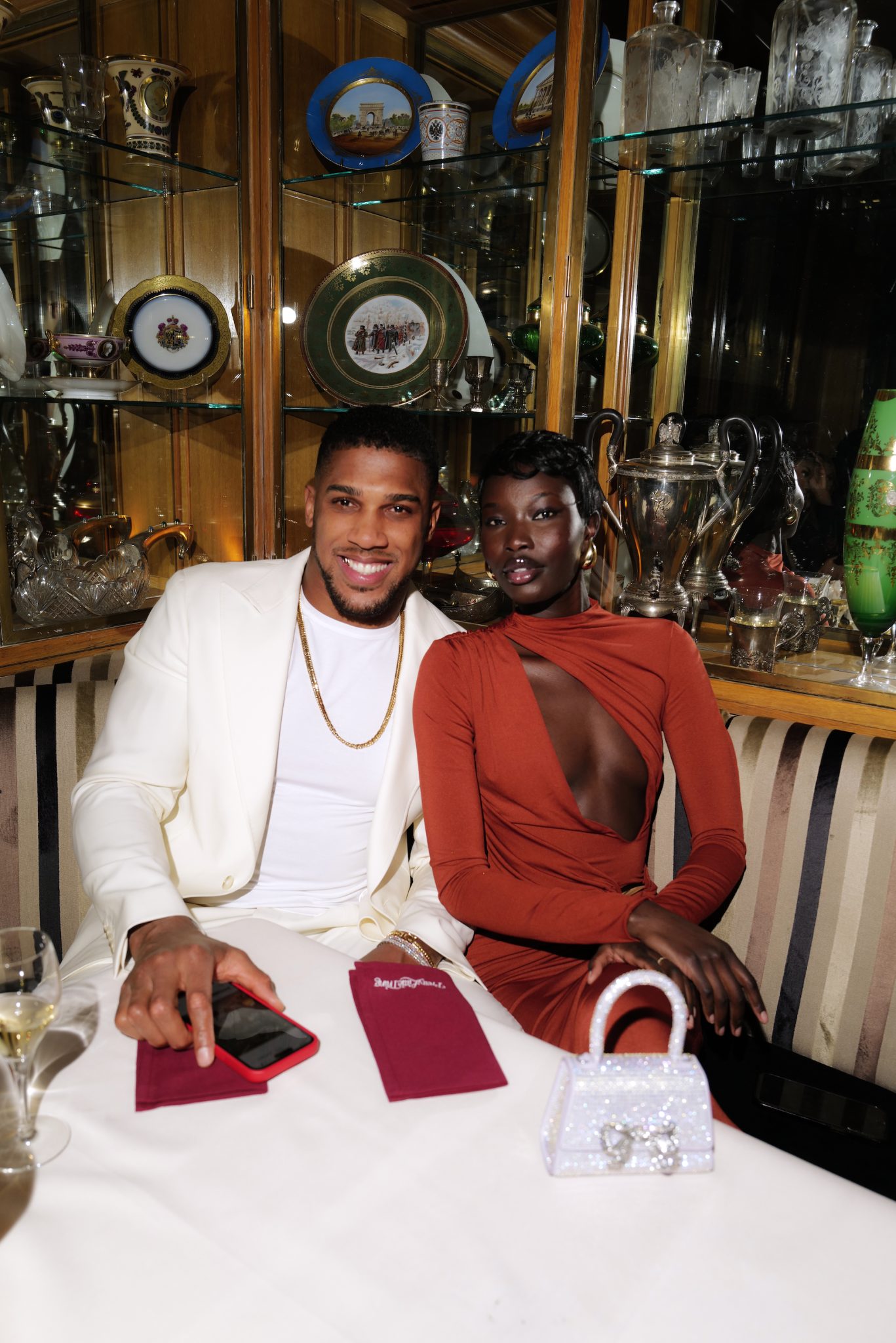  - La nouvelle identité de PrettyLittleThing mise en lumière chez Caviar Kaspia