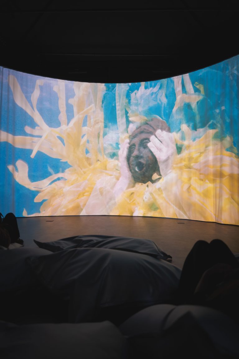 Au Mucem, Laure Prouvost s’empare du fort Saint-Jean avec “Au fort, les âmes sont”