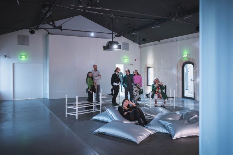 Au Mucem, Laure Prouvost s’empare du fort Saint-Jean avec “Au fort, les âmes sont”