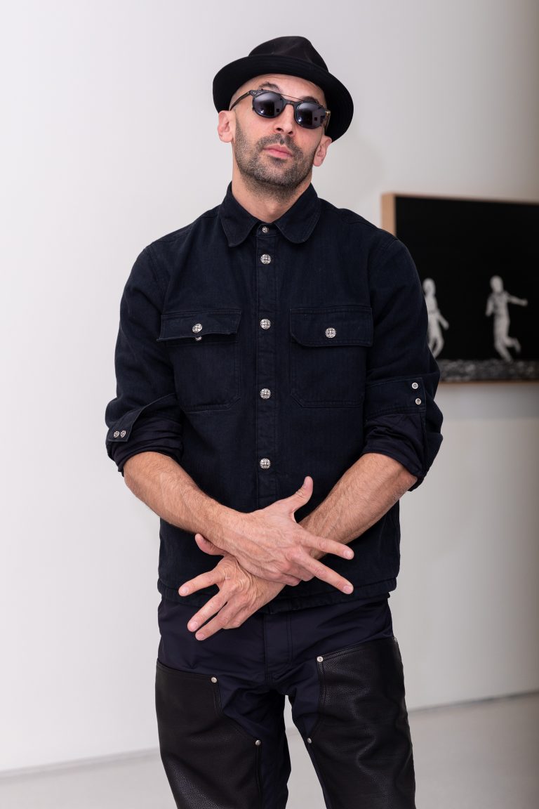 JR signe, avec Outposts, l’exposition inaugurale de Perrotin Londres   