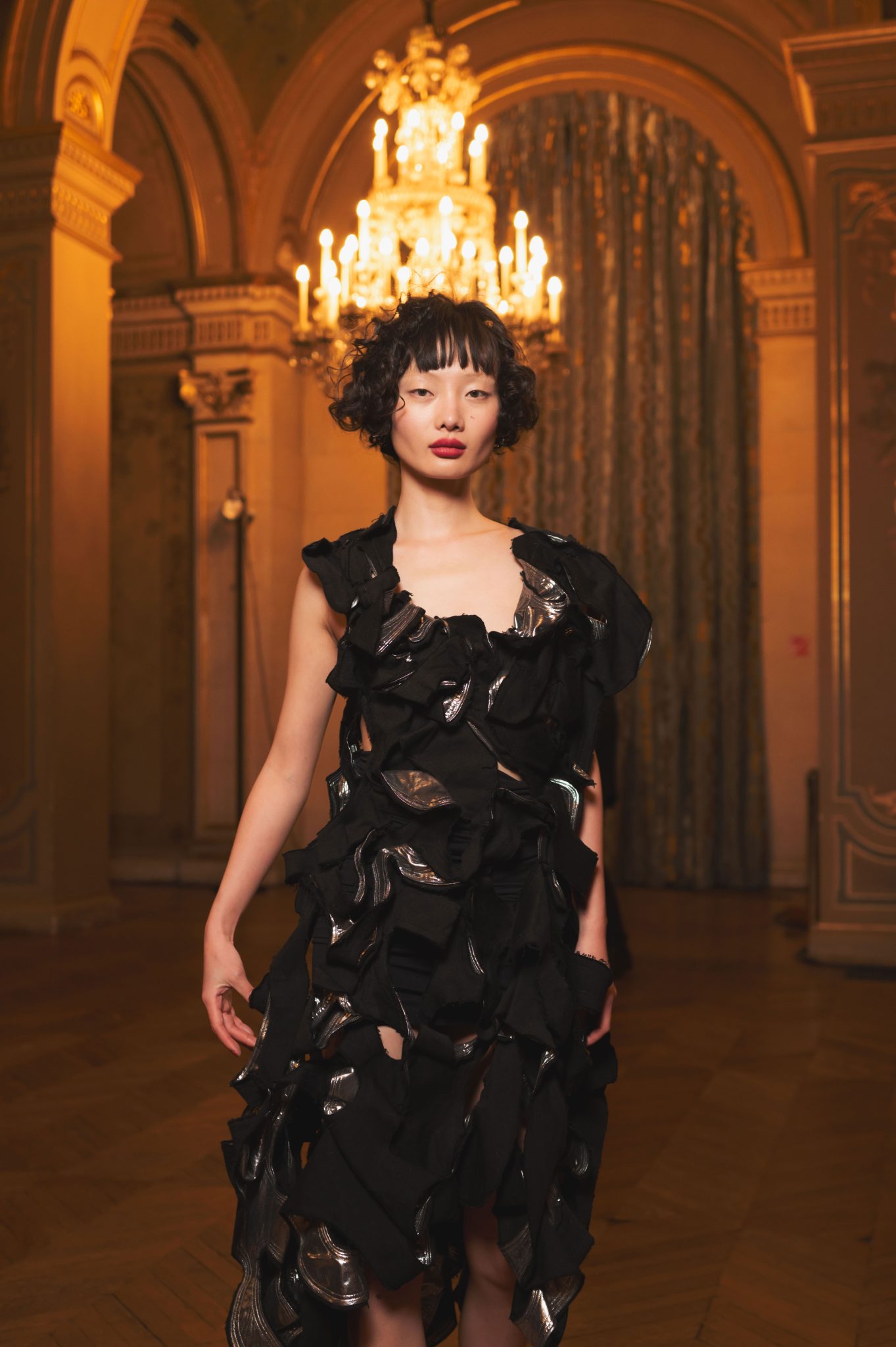  - Yohji Yamamoto et ses silhouettes sculpturales s’emparent de l’Hôtel de Ville