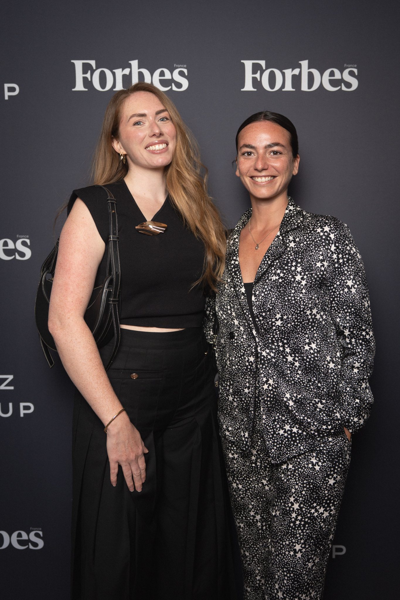  - À la table du dîner Forbes avec Léna Mahfouf au Hollywood Savoy