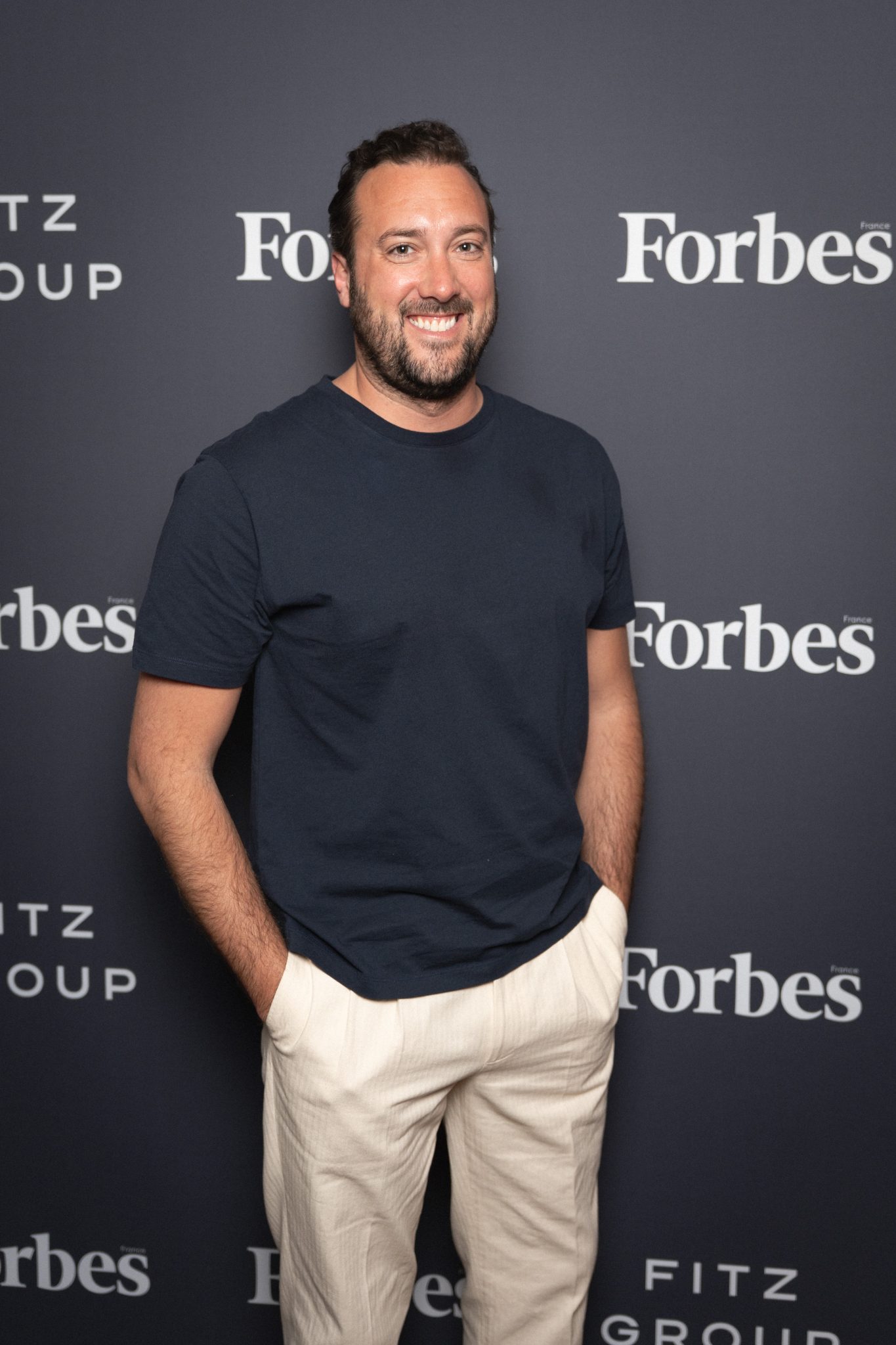  - À la table du dîner Forbes avec Léna Mahfouf au Hollywood Savoy