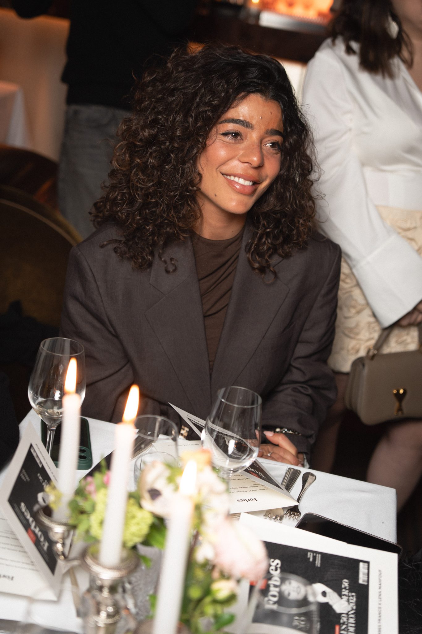  - À la table du dîner Forbes avec Léna Mahfouf au Hollywood Savoy