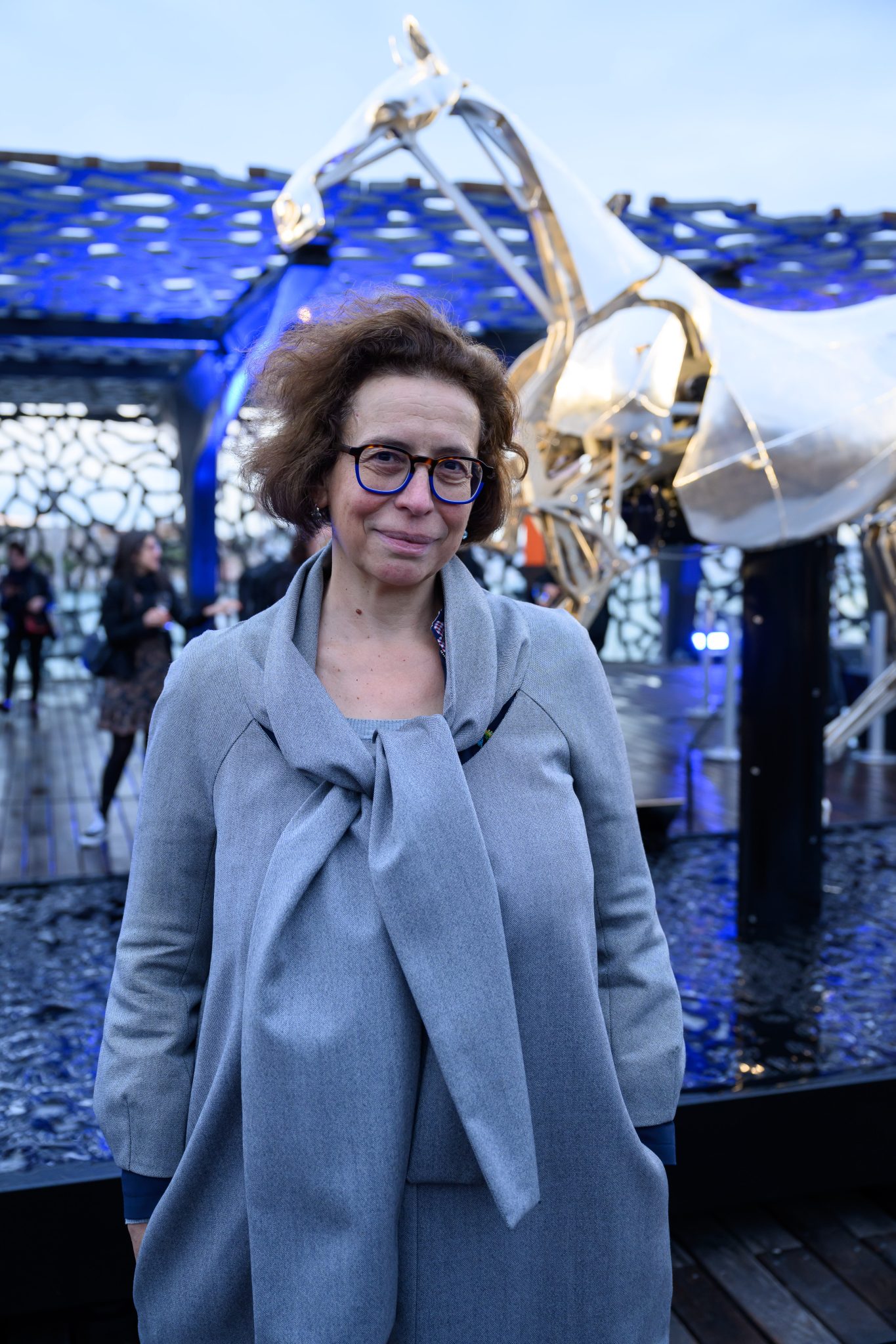  - Zeus, le cheval métallique de l’ouverture des JO-2024, galope sur la terrasse du Mucem