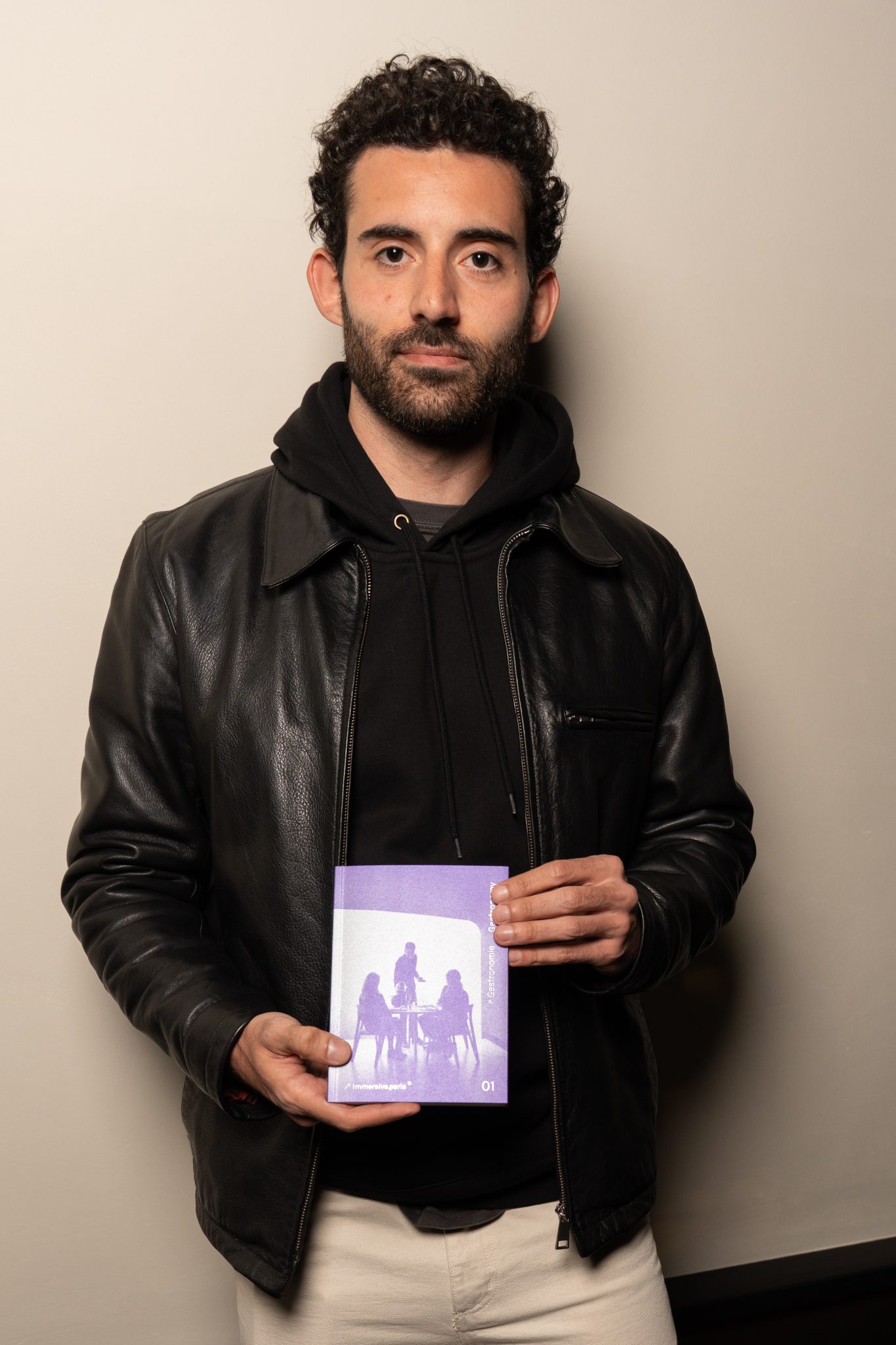  - Mathias Chelebourg présente le tout premier numéro de la collection ↗ immersive.paris ® 