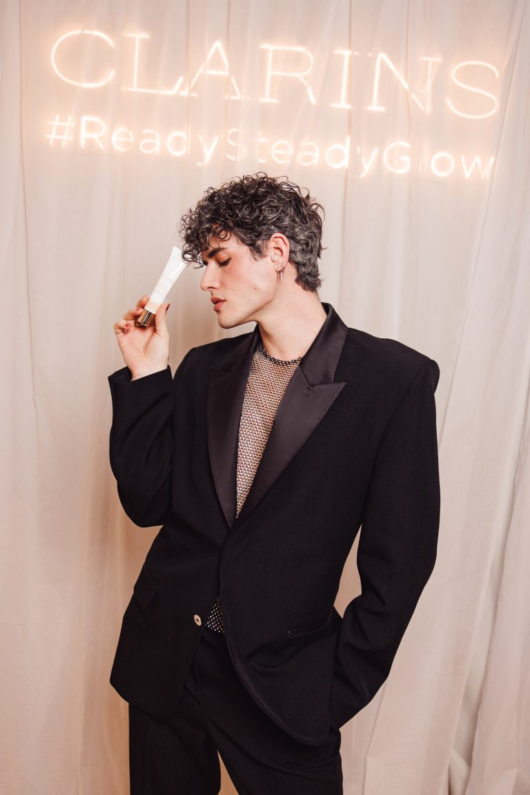  - Clarins et Camille Lou célèbrent leur collaboration avec un dîner à la galerie Wabisabi