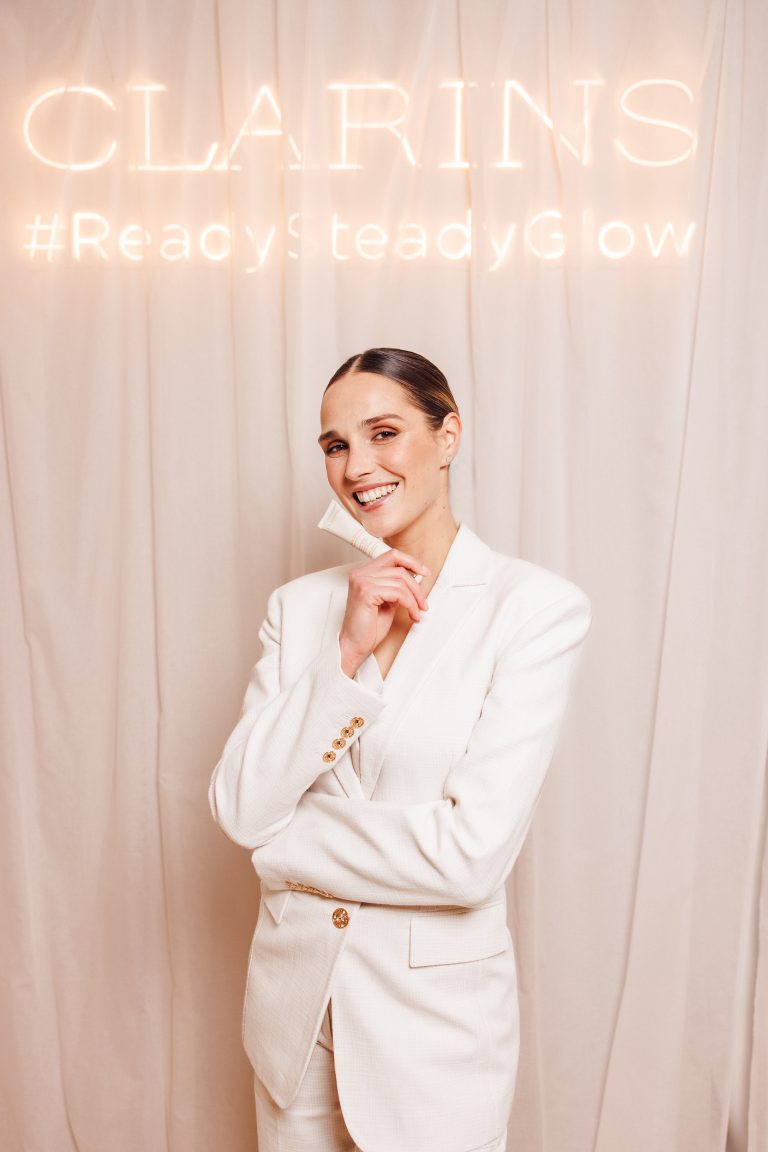  - Clarins et Camille Lou célèbrent leur collaboration avec un dîner à la galerie Wabisabi