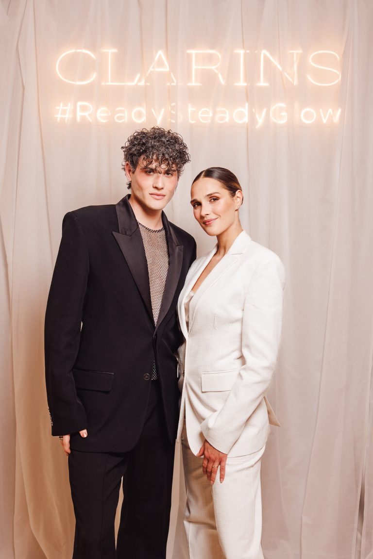  - Clarins et Camille Lou célèbrent leur collaboration avec un dîner à la galerie Wabisabi