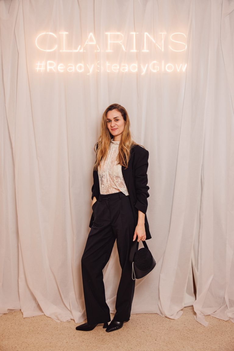  - Clarins et Camille Lou célèbrent leur collaboration avec un dîner à la galerie Wabisabi