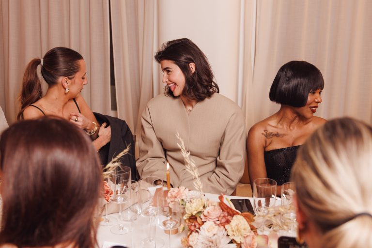 Clarins et Camille Lou célèbrent leur collaboration avec un dîner à la galerie Wabisabi