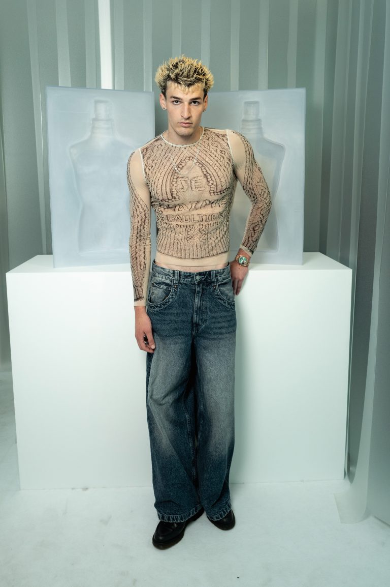  - L’exposition « Et Gaultier créa l’Homme. Le Male : Passé, Présent, Futur » célèbre un parfum culte