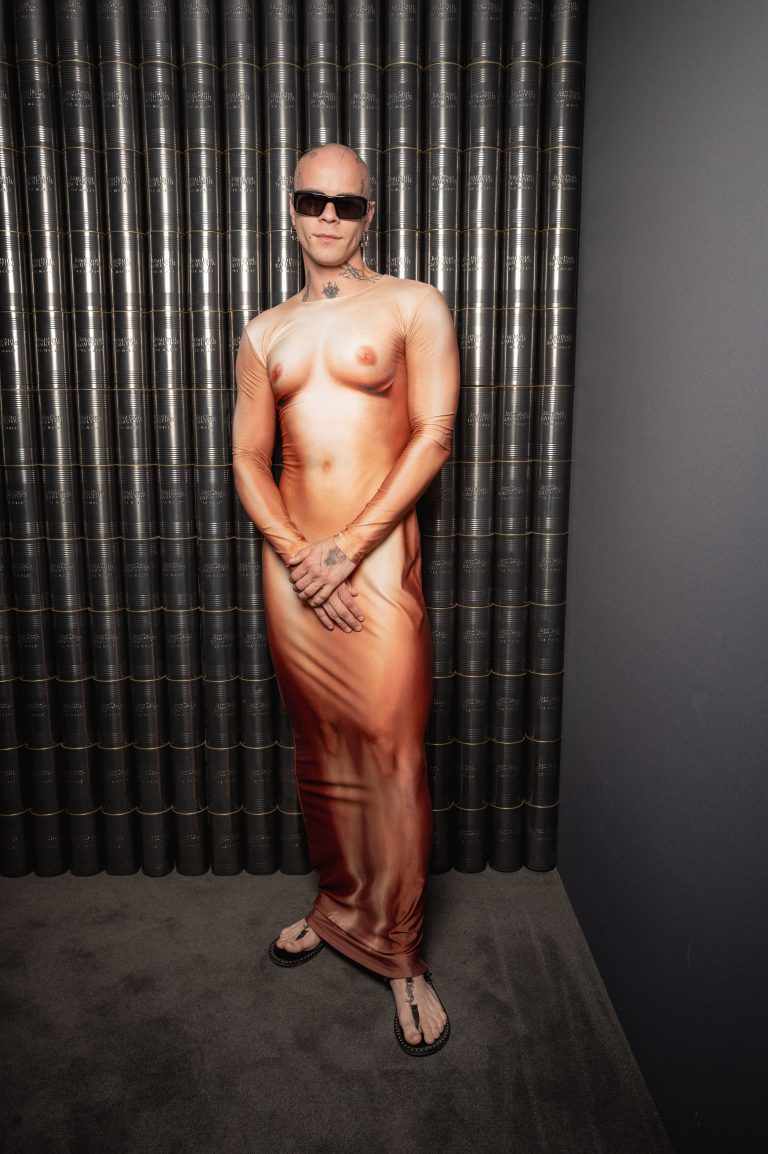  - L’exposition « Et Gaultier créa l’Homme. Le Male : Passé, Présent, Futur » célèbre un parfum culte