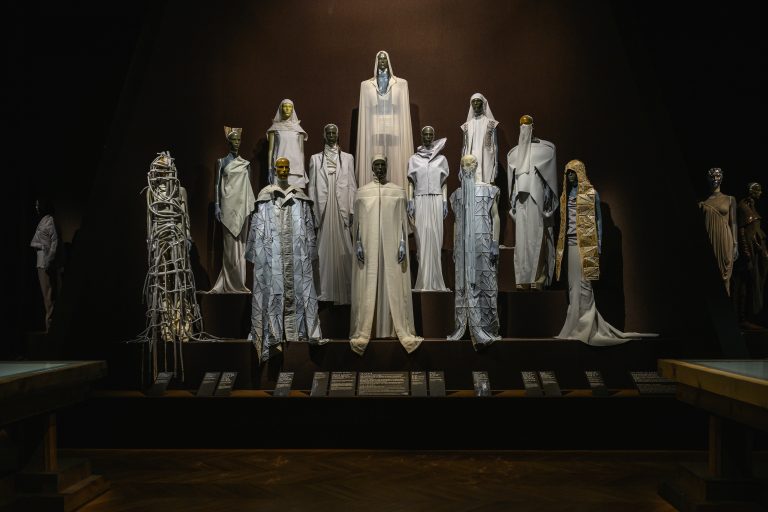 “Temple of Love”, une ode à l’univers Rick Owens au Palais Galliera
