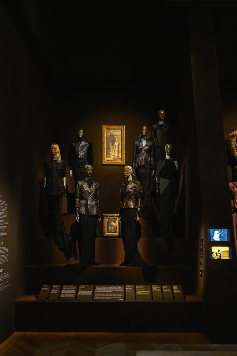“Temple of Love”, une ode à l’univers Rick Owens au Palais Galliera