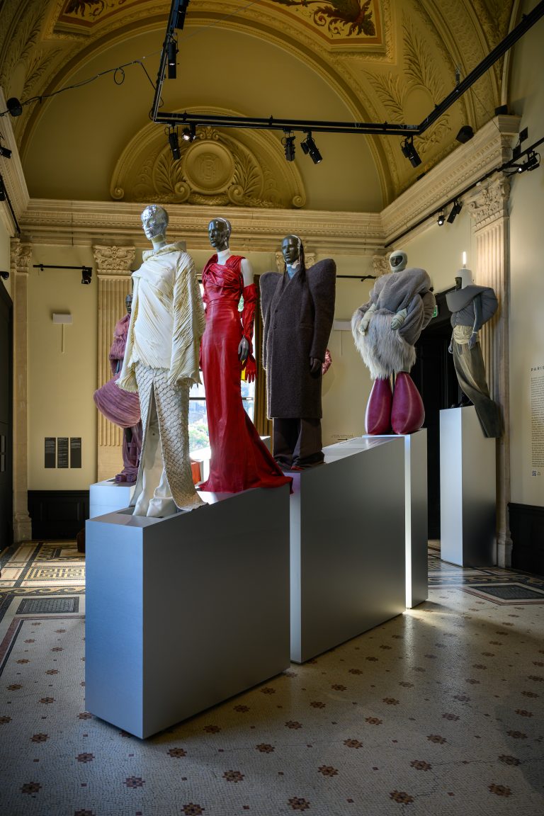 “Temple of Love”, une ode à l’univers Rick Owens au Palais Galliera