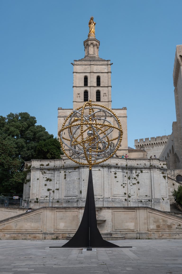 Jean-Michel Othoniel dévoile son exposition d’envergure au coeur de la cité des papes